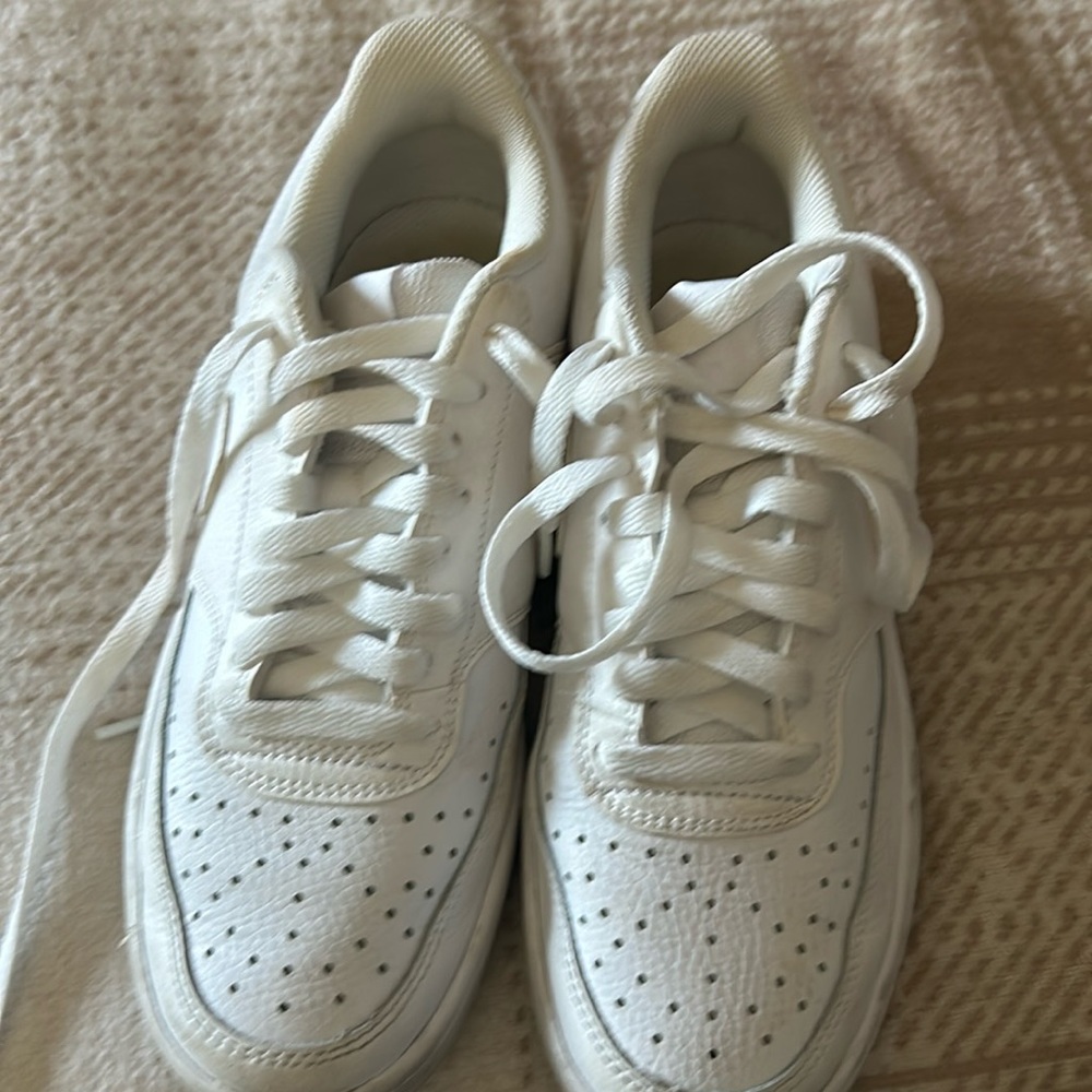 Hardly worn white Nike